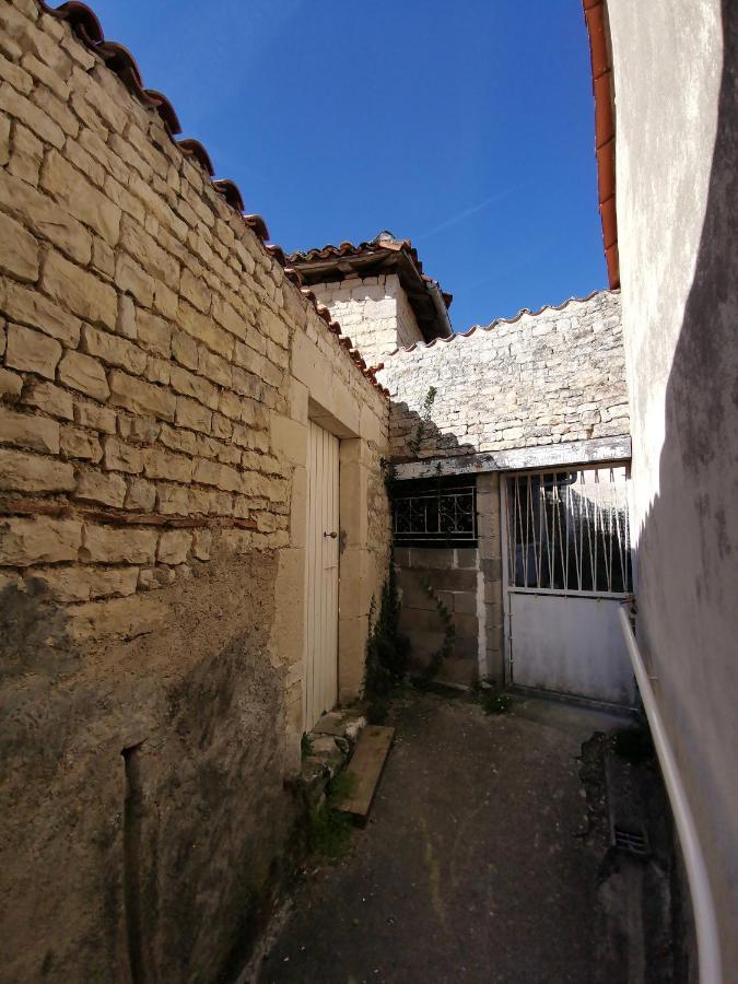 Vila La Maison De Thomas Saint-Amant-de-Boixe Exteriér fotografie