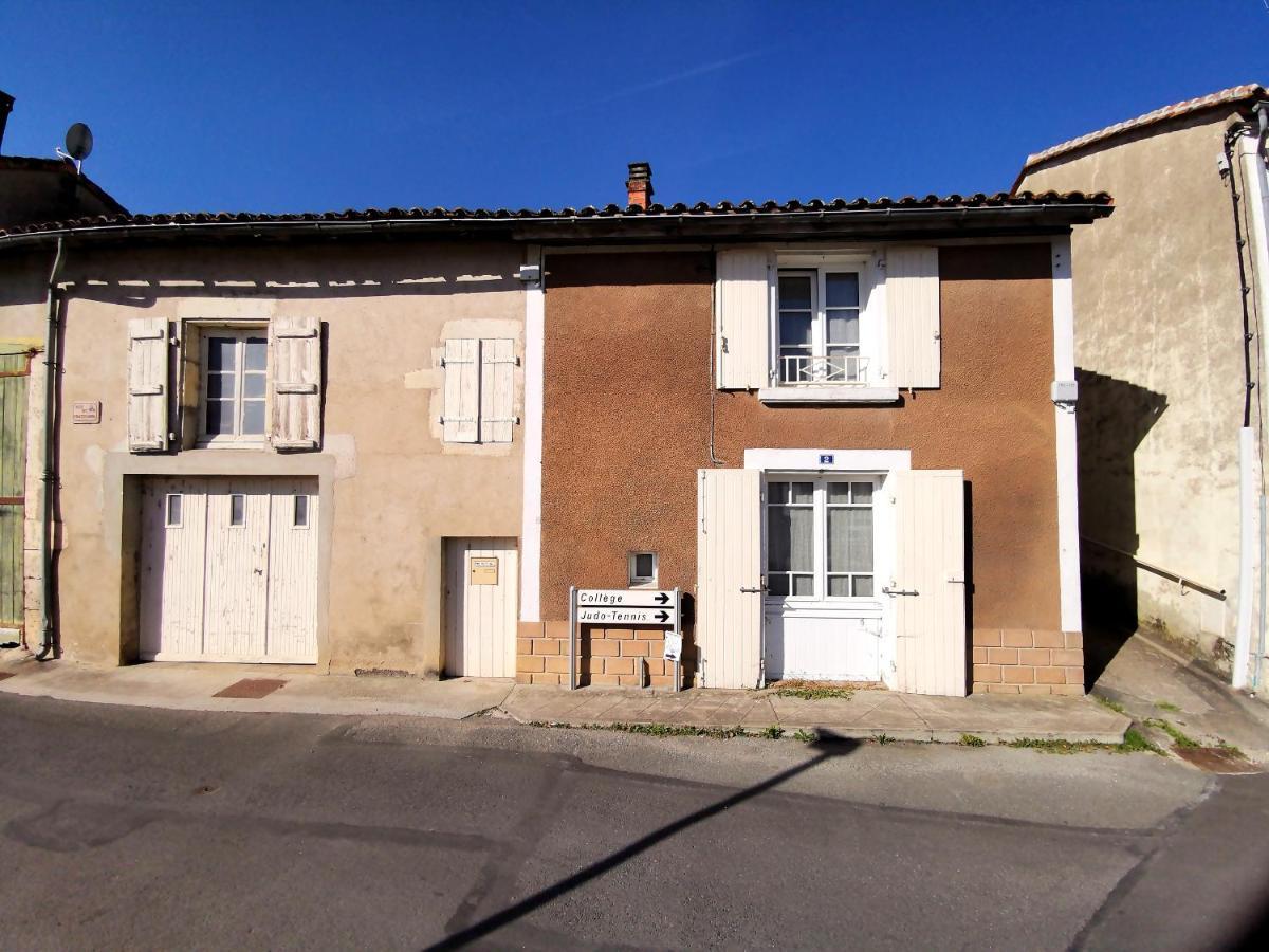 Vila La Maison De Thomas Saint-Amant-de-Boixe Exteriér fotografie