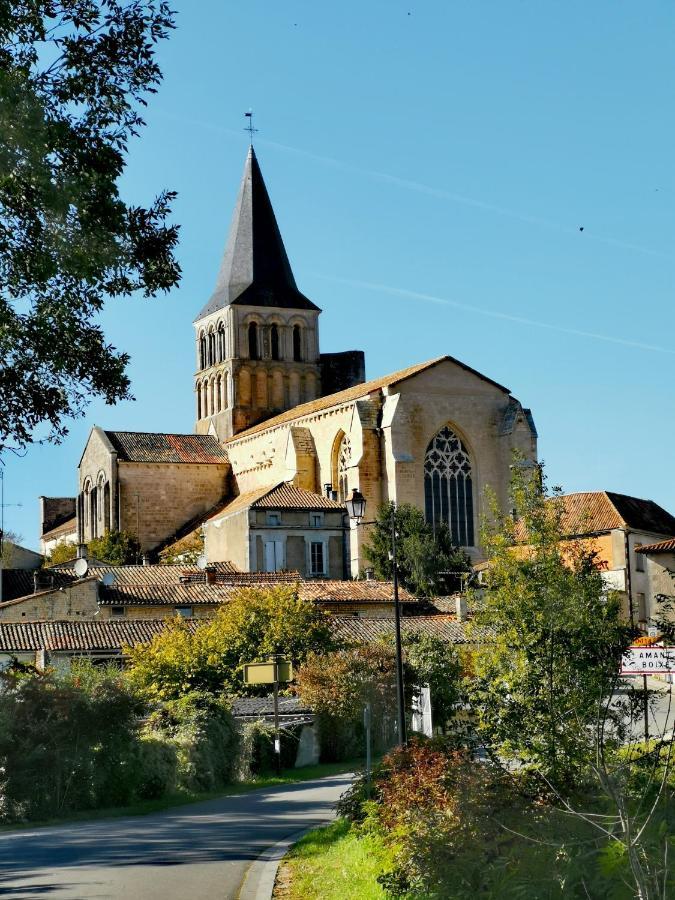 Vila La Maison De Thomas Saint-Amant-de-Boixe Exteriér fotografie