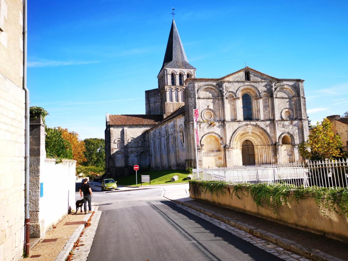 Vila La Maison De Thomas Saint-Amant-de-Boixe Exteriér fotografie