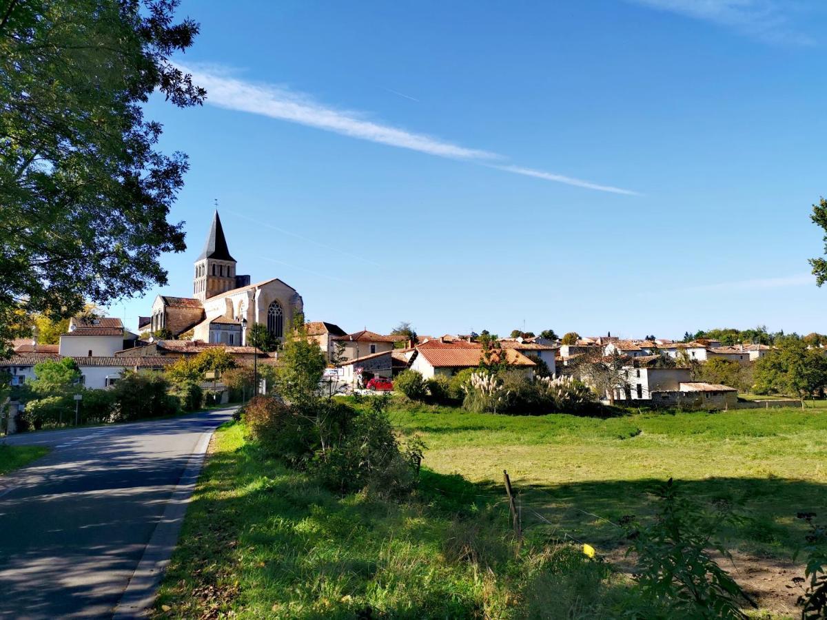 Vila La Maison De Thomas Saint-Amant-de-Boixe Exteriér fotografie