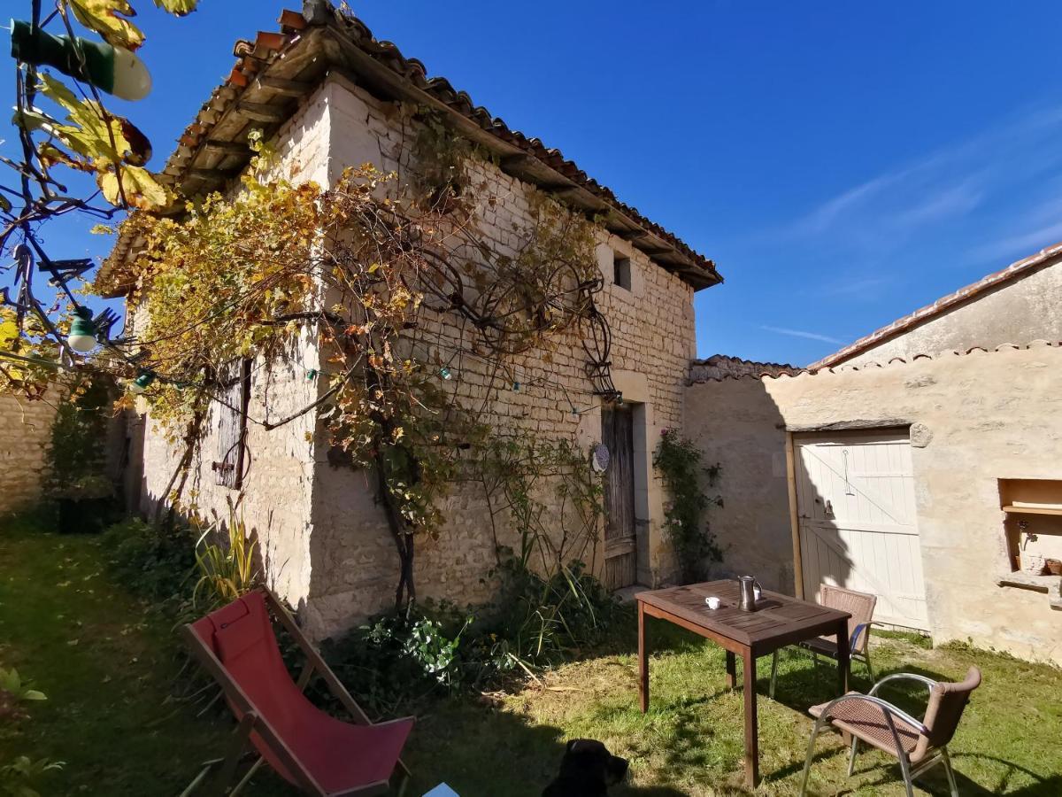 Vila La Maison De Thomas Saint-Amant-de-Boixe Exteriér fotografie