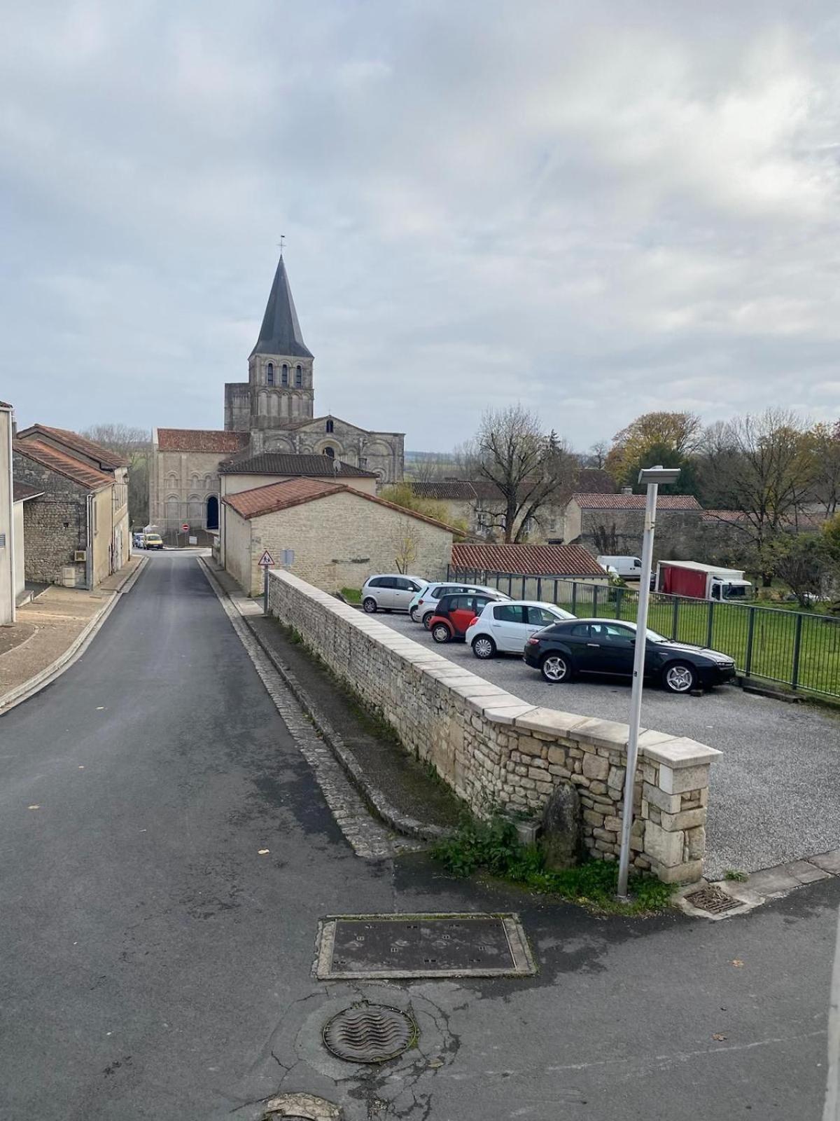 Vila La Maison De Thomas Saint-Amant-de-Boixe Exteriér fotografie